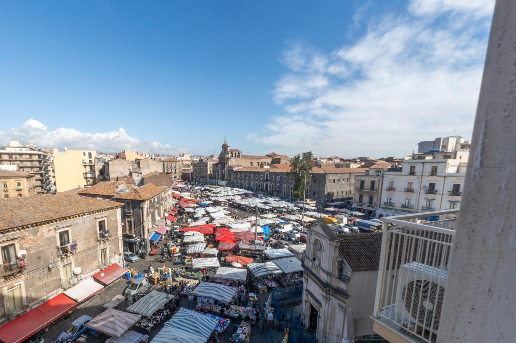 B&B I Miti Dell Etna Catania Centro Vicino Il Duomo Luaran gambar